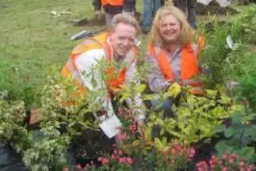 Jude Deakin & Stephen Robinson bed-in some plants
