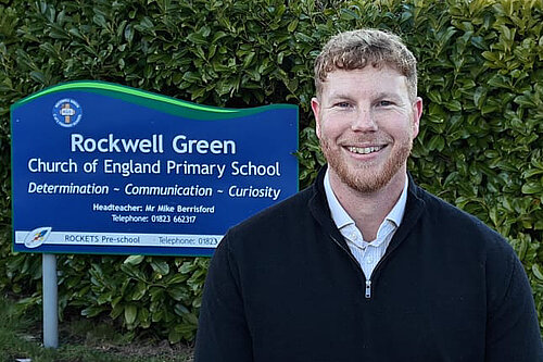 George Western brings Magic Dentist to Rockwell Green Primary School
