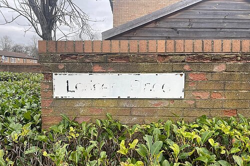 Street sign in Lorimer Place