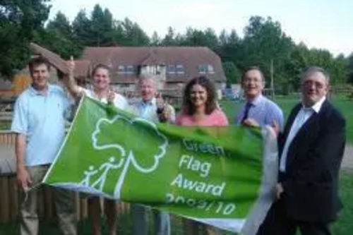 Councillors Goodall, House, Tennent, Bloom, Kyrle and Pretty celebrate Green Flag Award